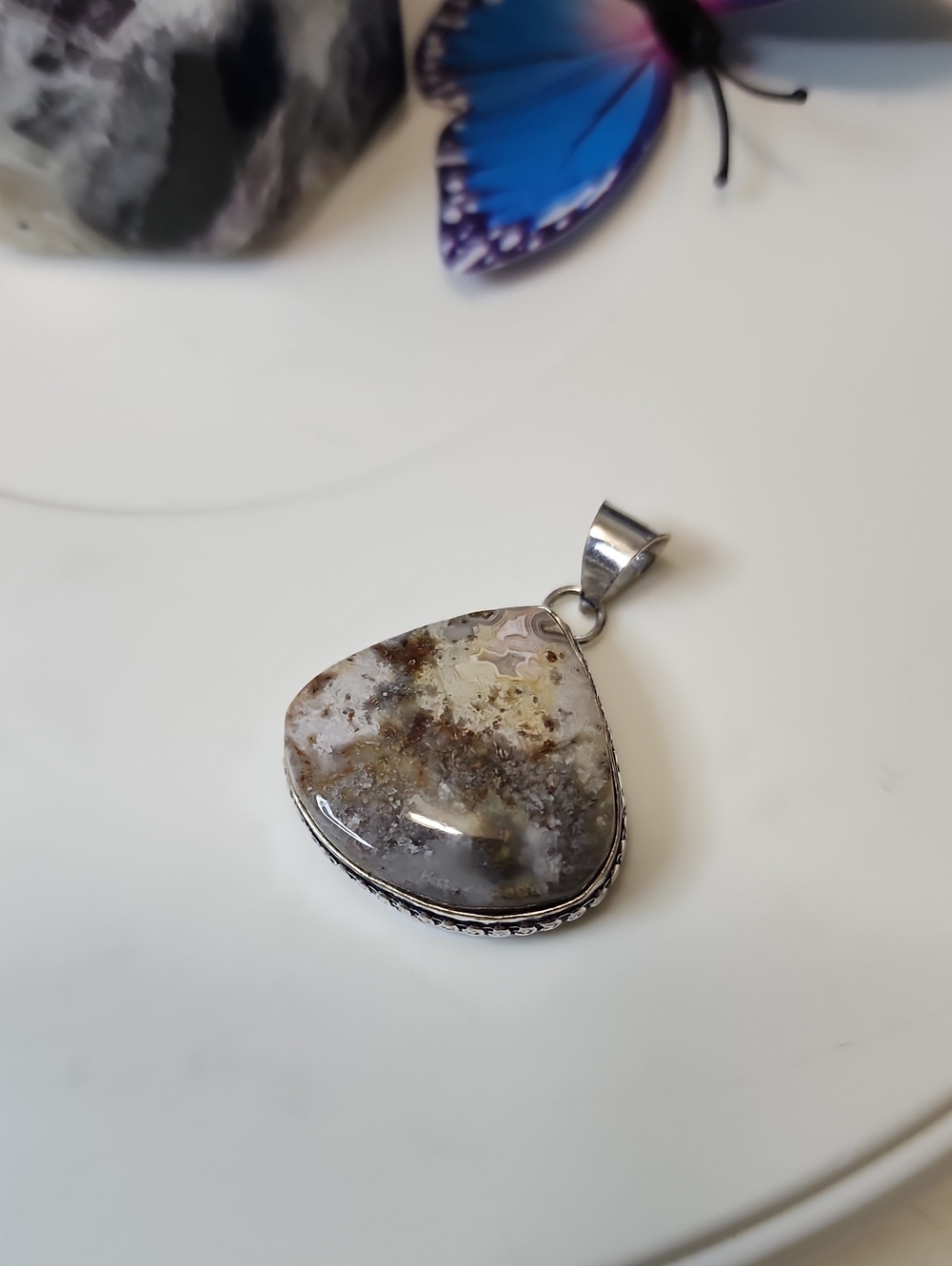 Mexican Lace Agate Pendant in White and Gray